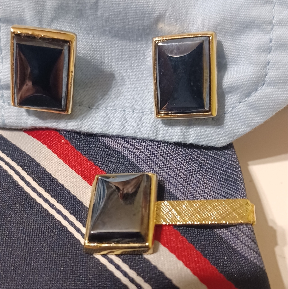 Vintage gold tone cufflink set